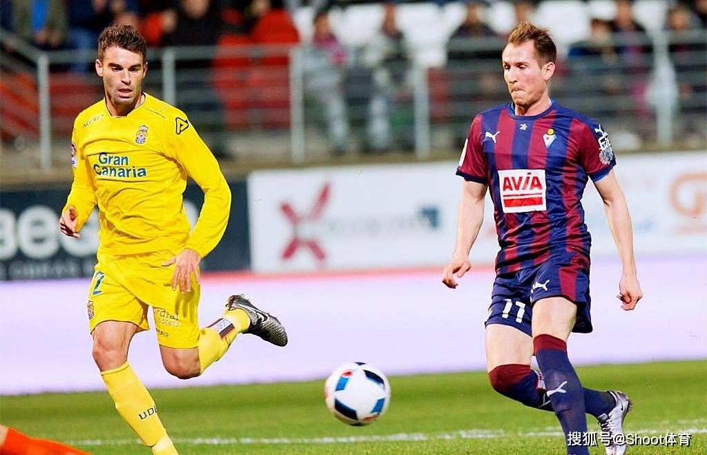 王楚钦摔球拍事件原因