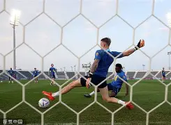 瓦伦西亚训练开放日,加时末段主帅复盘引欢呼,法国杯在即,身体对抗强度拉满 瓦伦西亚训练开放日,加时末段主帅复盘引欢呼,法国杯在即,身体对抗强度拉满